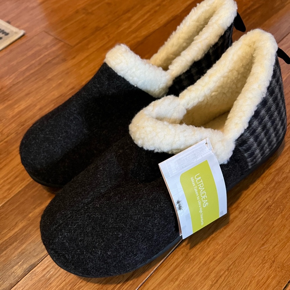 NEW. Ultraideas Slippers | Size 10